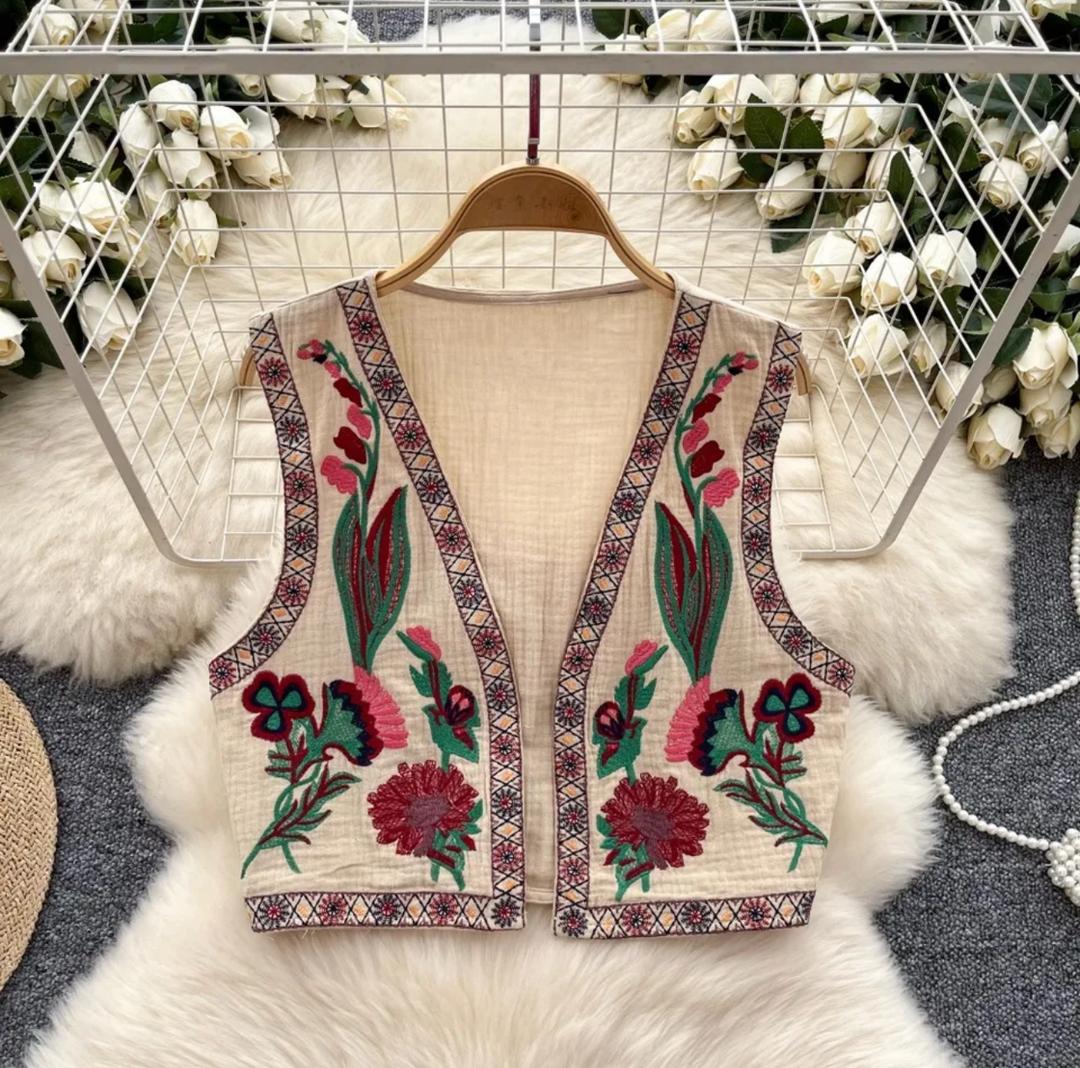 Cari Statement Vest Top In Beige - Image 3