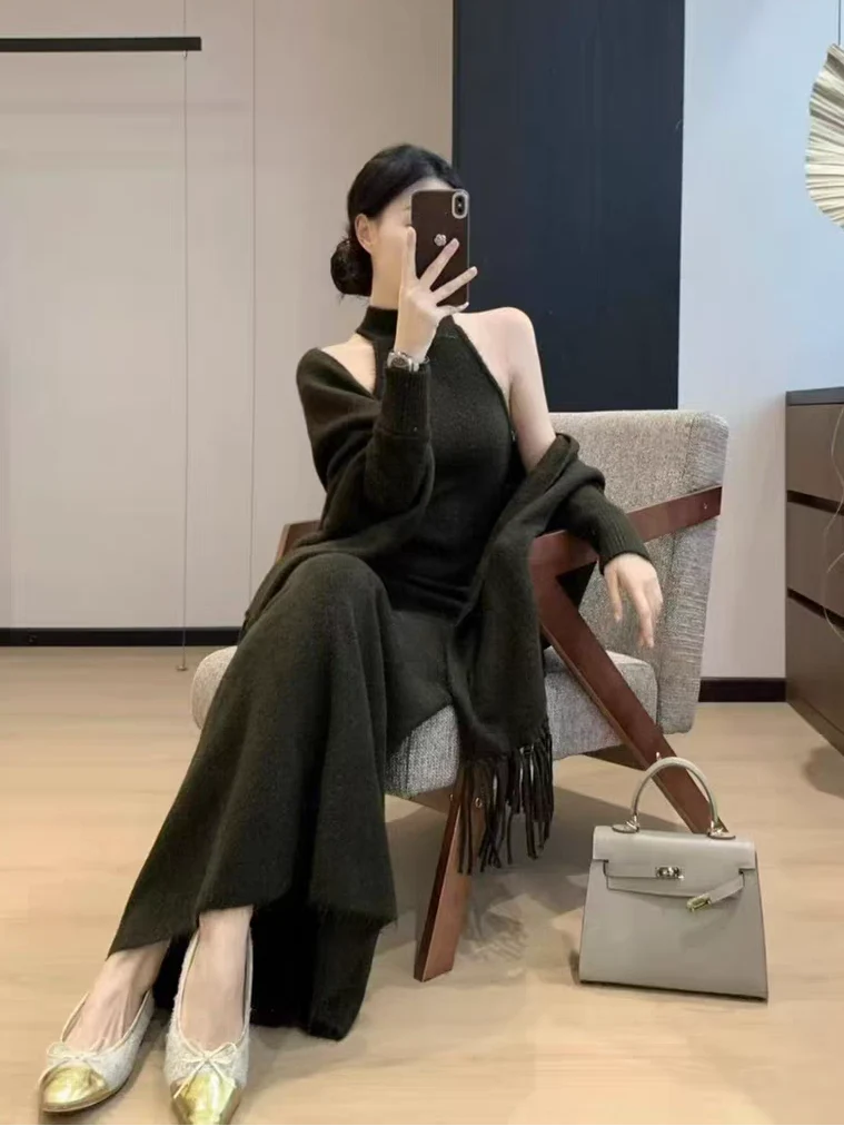 Clelia Luxe Dress With Cape - Image 2