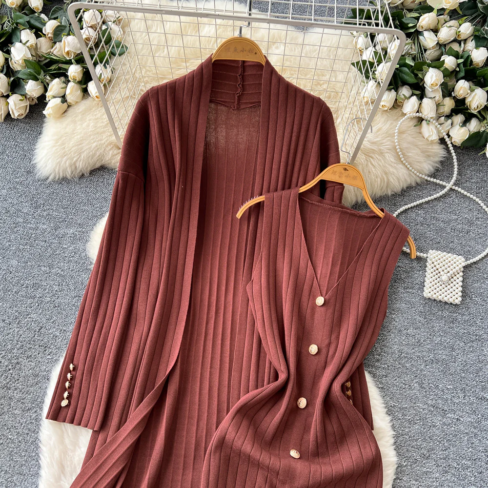 Delphin Winter Dress With Cape - Image 5
