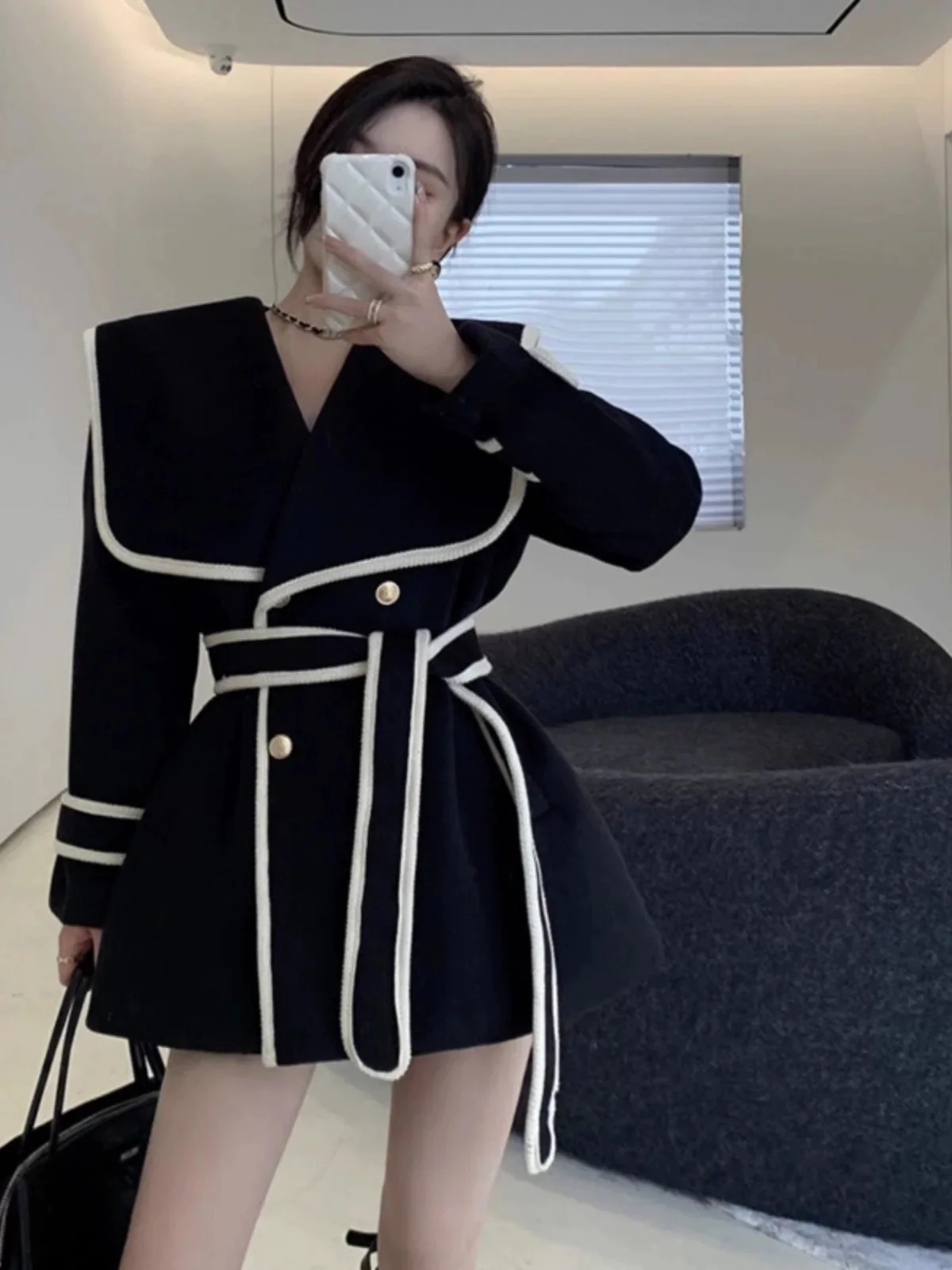 Disbo Oversized Woolen Overcoat - Image 4