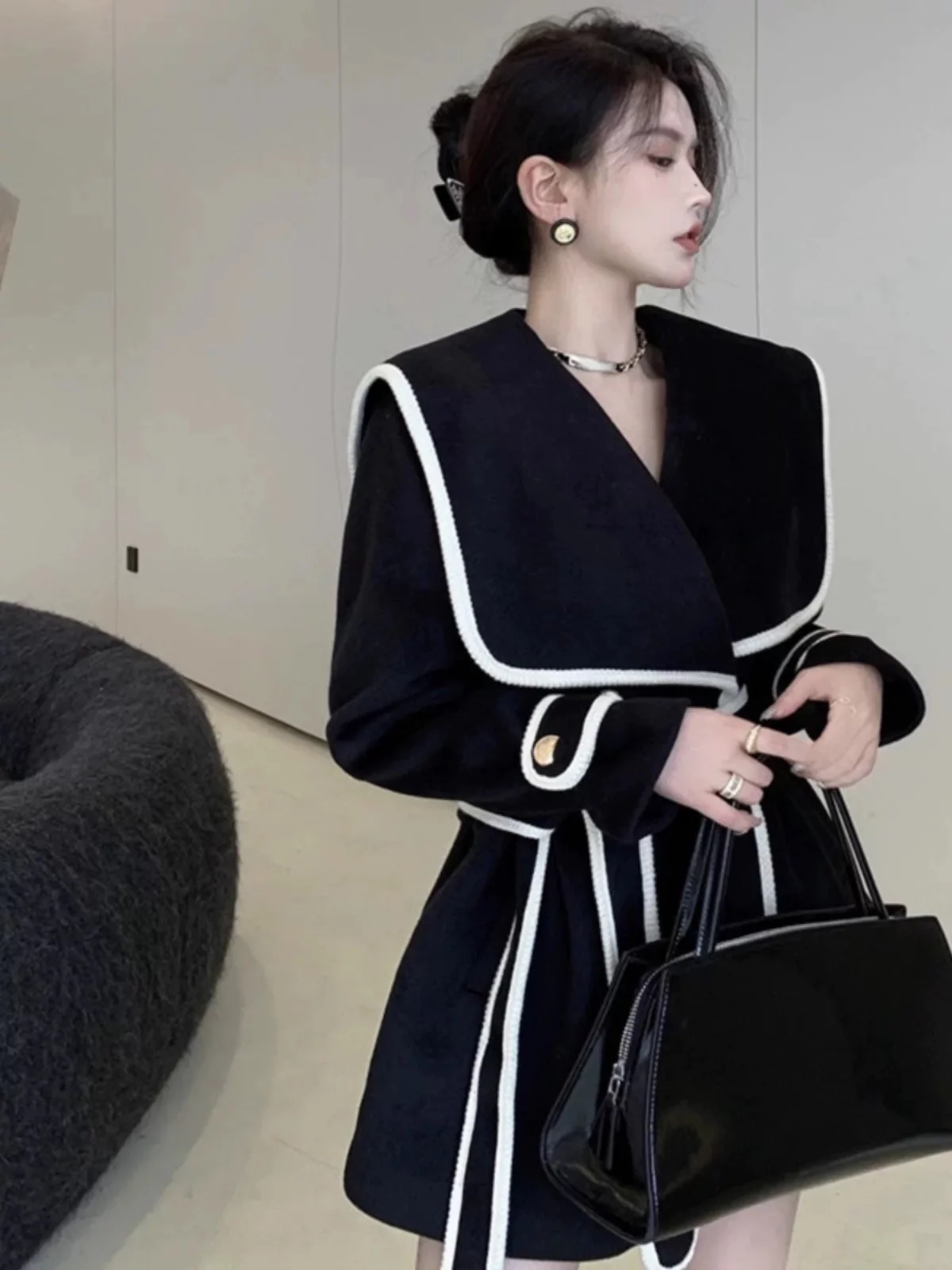 Disbo Oversized Woolen Overcoat - Image 5
