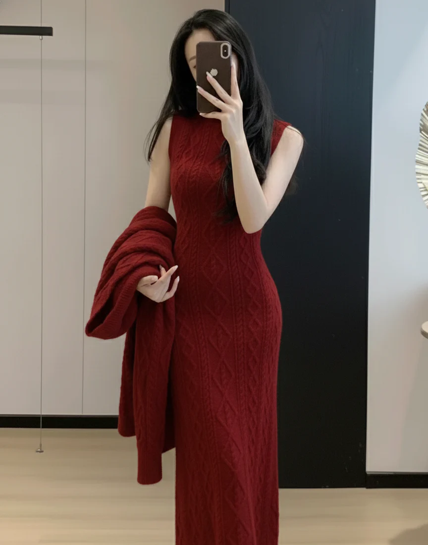 Elda Luxe Winter Dress With Cape - Image 2