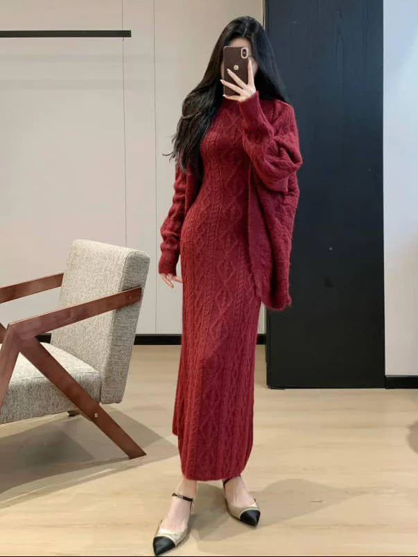Elda Luxe Winter Dress With Cape - Image 6