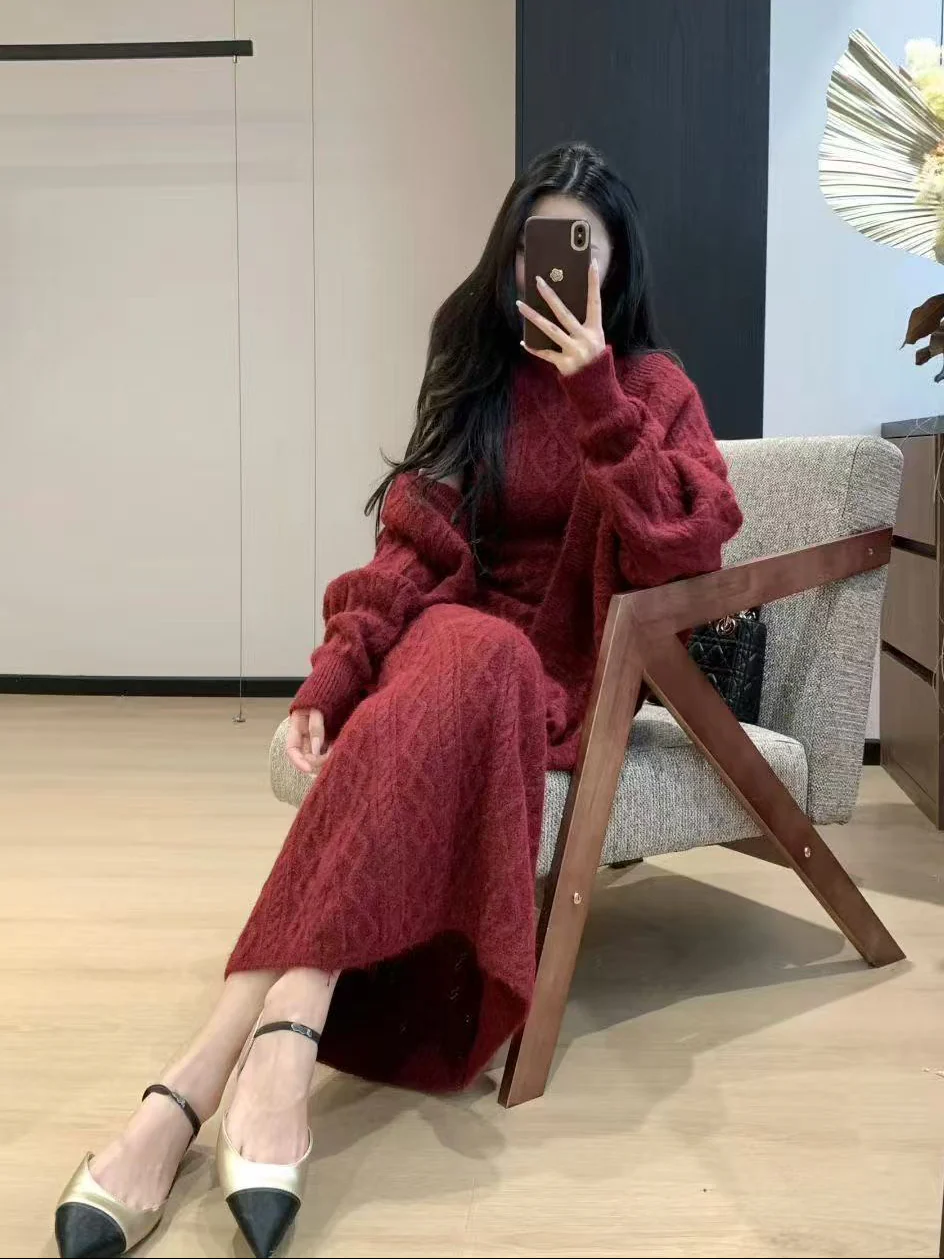 Elda Luxe Winter Dress With Cape - Image 7