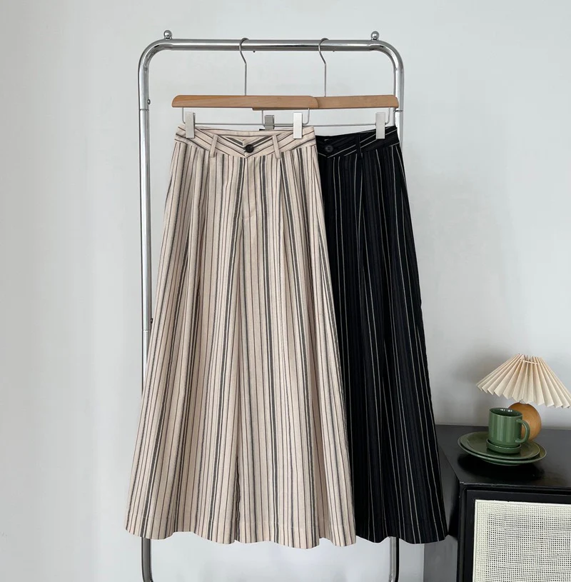 Elon Statement Striped Pants In Beige - Image 6
