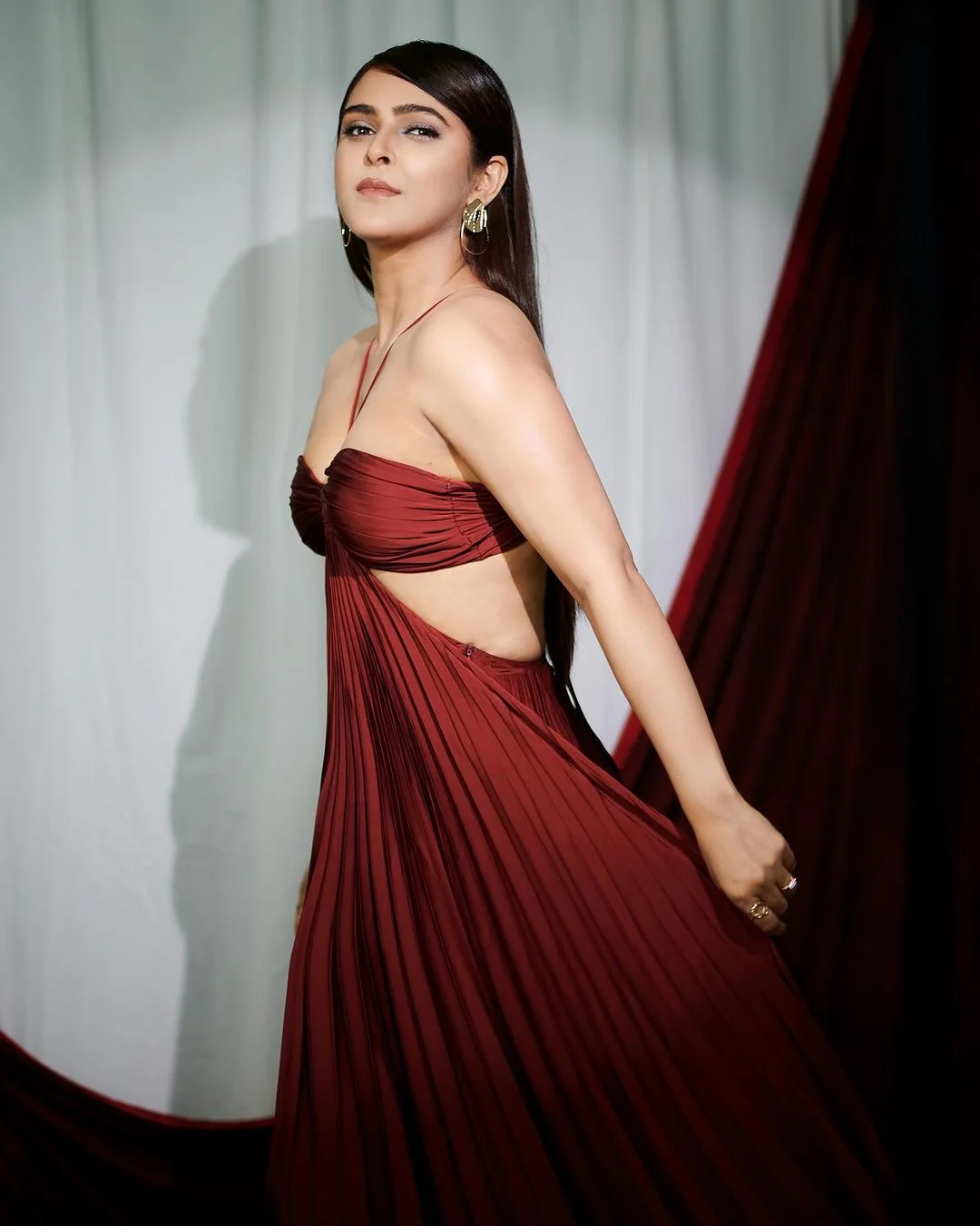 Hay Luxe Pleated Flowy Maxi Dress - Image 7