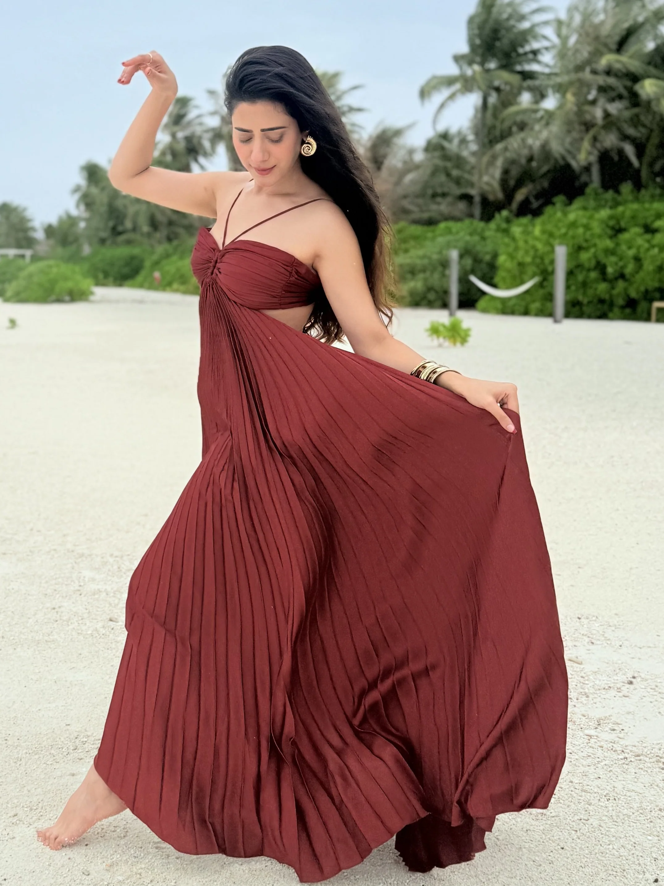Hay Luxe Pleated Flowy Maxi Dress In Maroon - Image 9