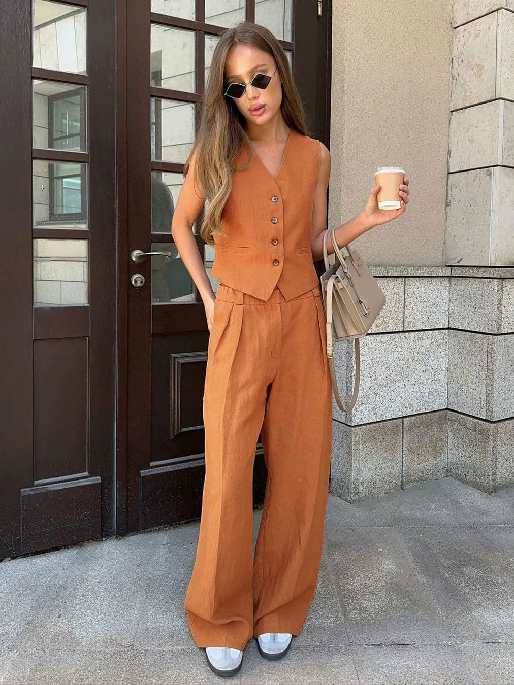 Hodor Statement Linen Vest Suit with Pants - Image 2