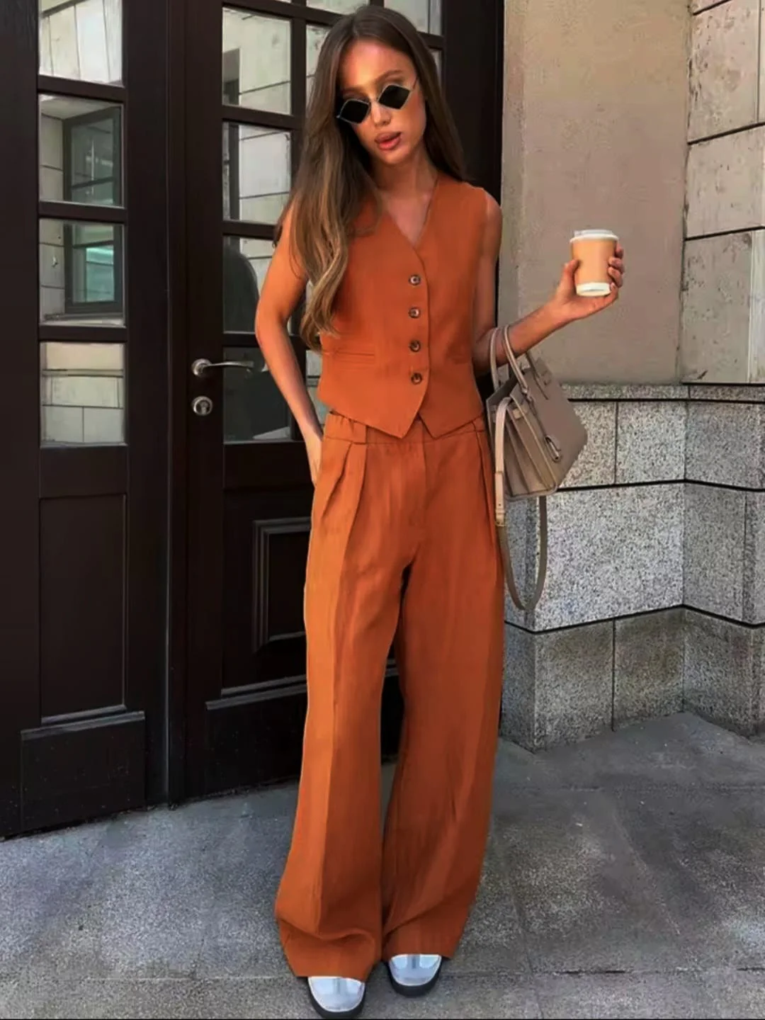 Hodor Statement Linen Vest Suit with Pants - Image 4