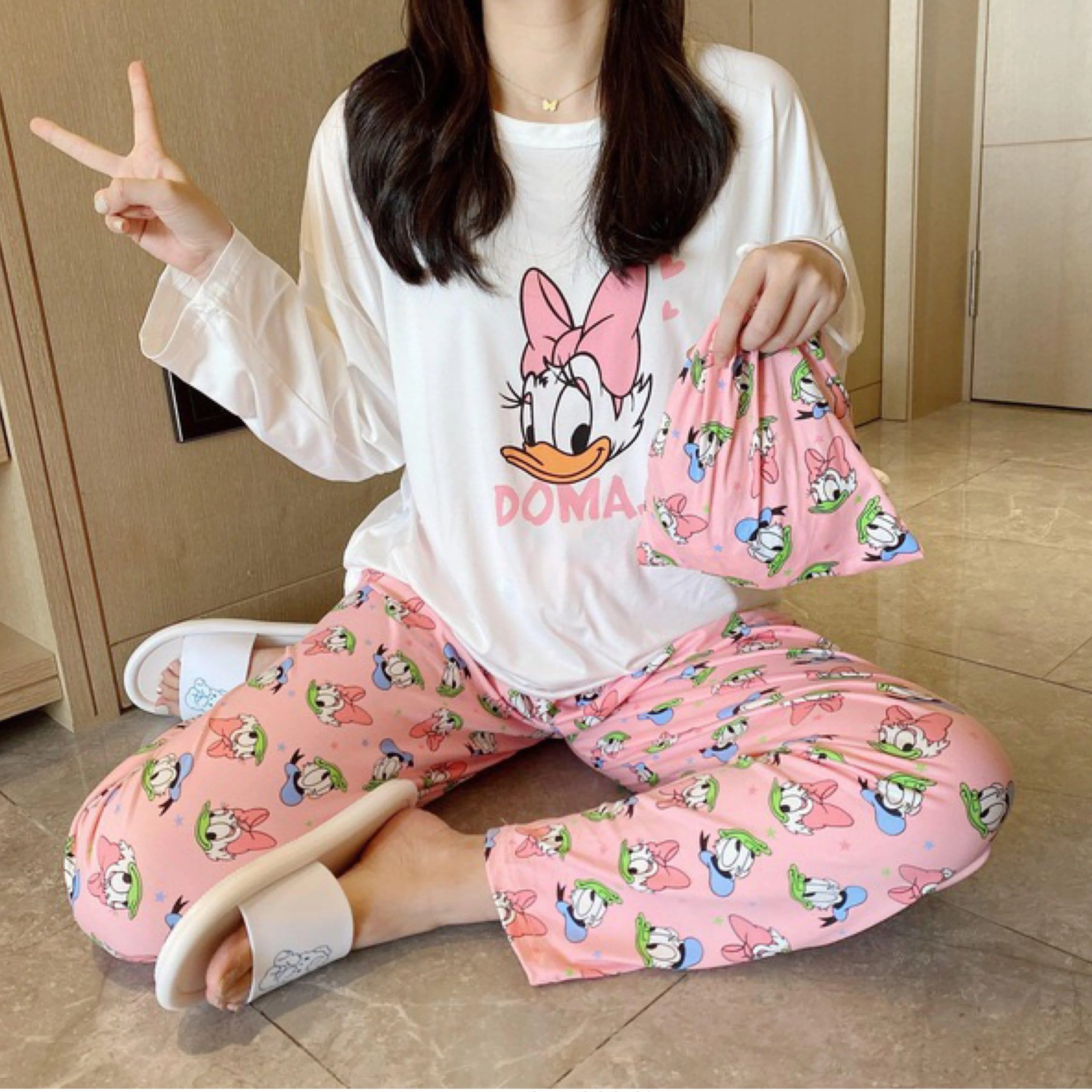 Iris Set of Cotton Nightsuit with Bag - Image 5