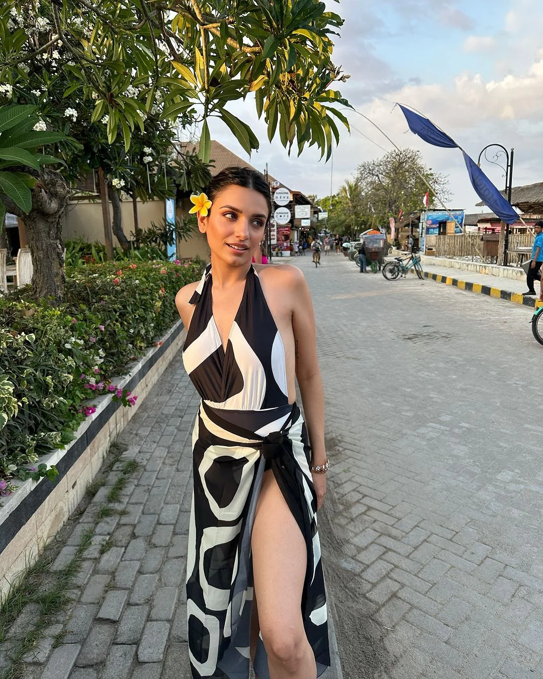 Jerry Swimsuit with Sarong In Black - Image 3