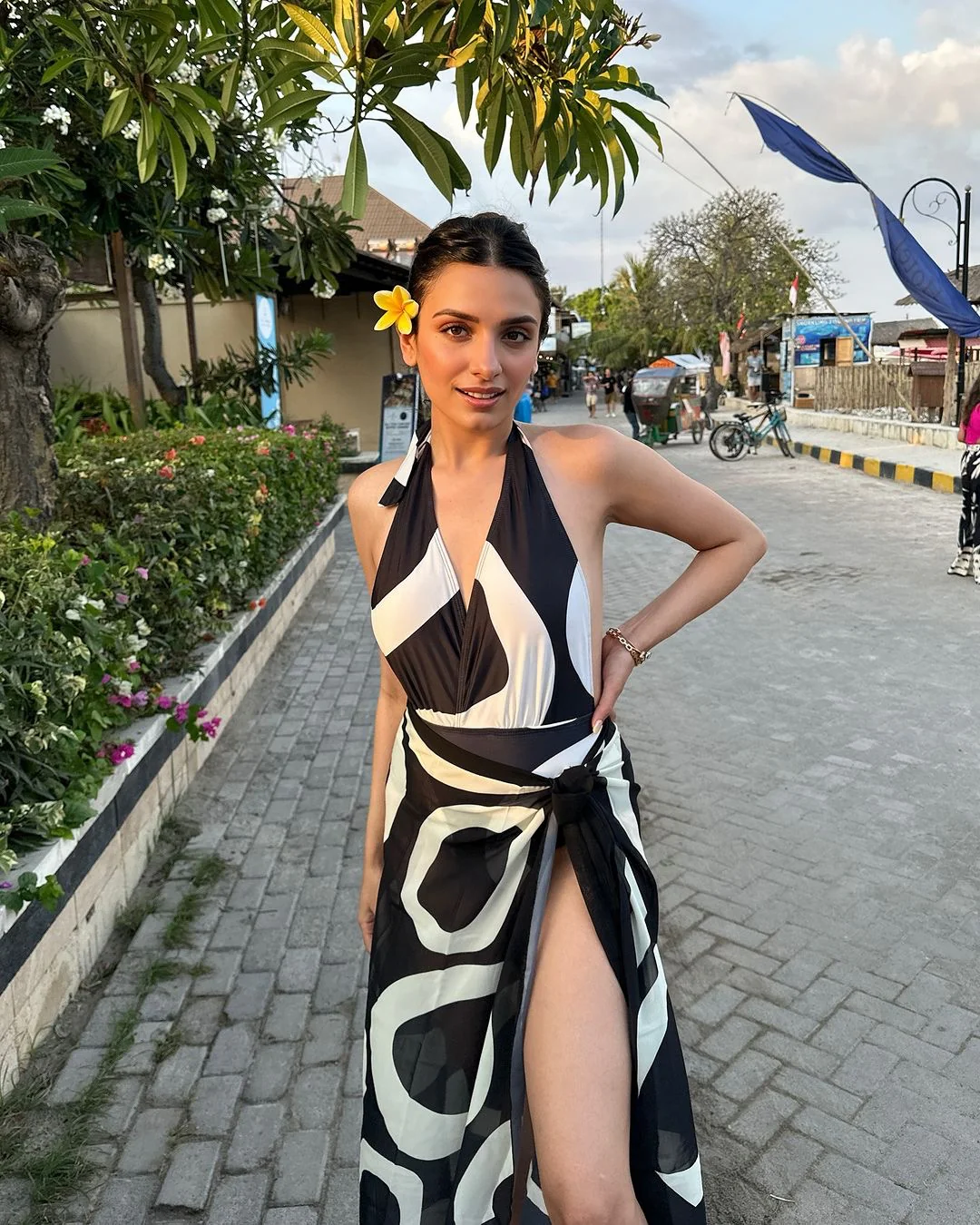 Jerry Swimsuit with Sarong In Black - Image 5