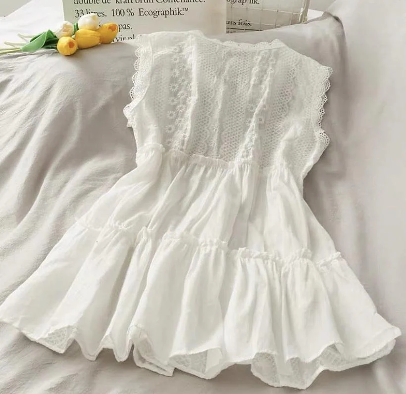 Kylie Embroidered Blouse in White - Image 4
