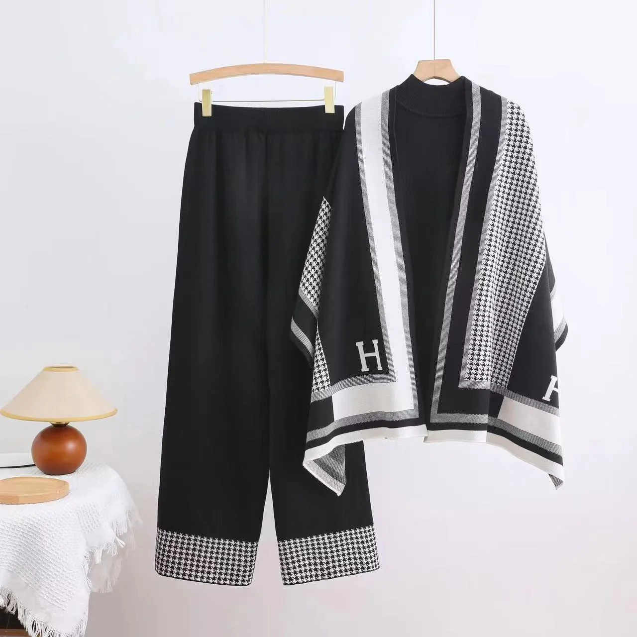 Livia Luxe Coord Set With Cape - Image 5