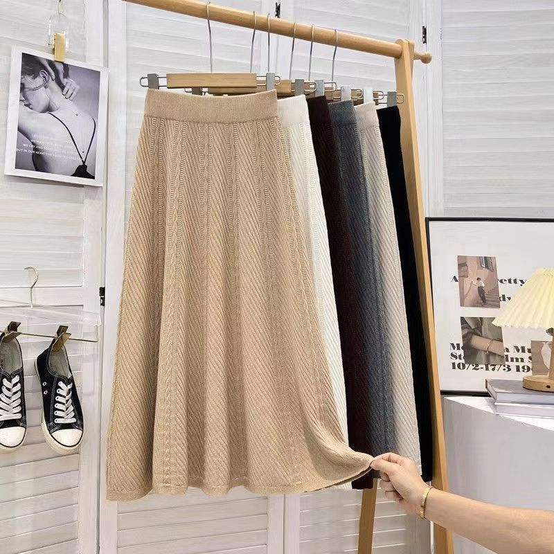 Paola Statement Woolen Pleated Skirt - Image 4