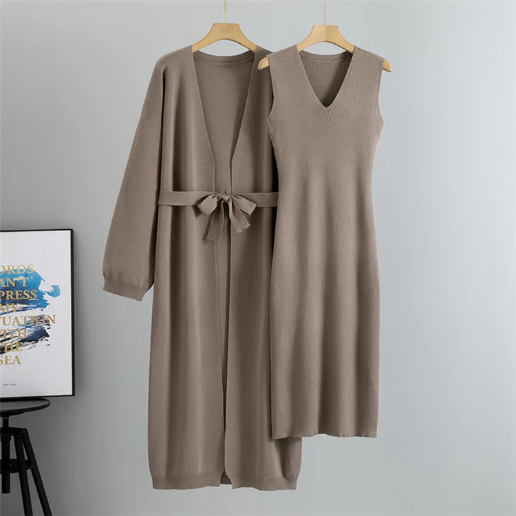 Romy Luxe Winter Dress With Cape - Image 2