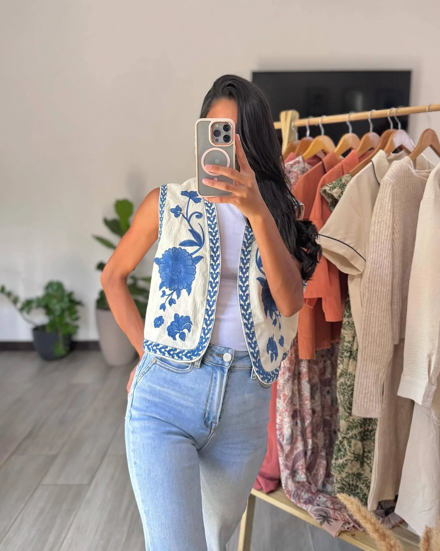 Sarai Statement Vest Top - Image 7