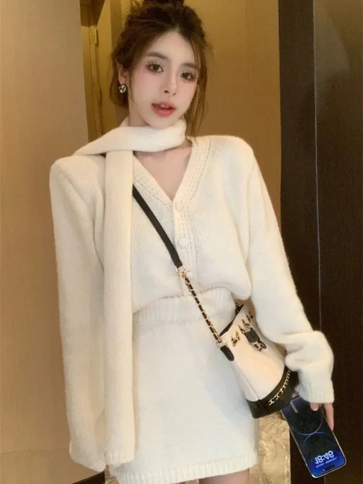 Sara Luxe Winter Coord Set with Scarf - Image 5