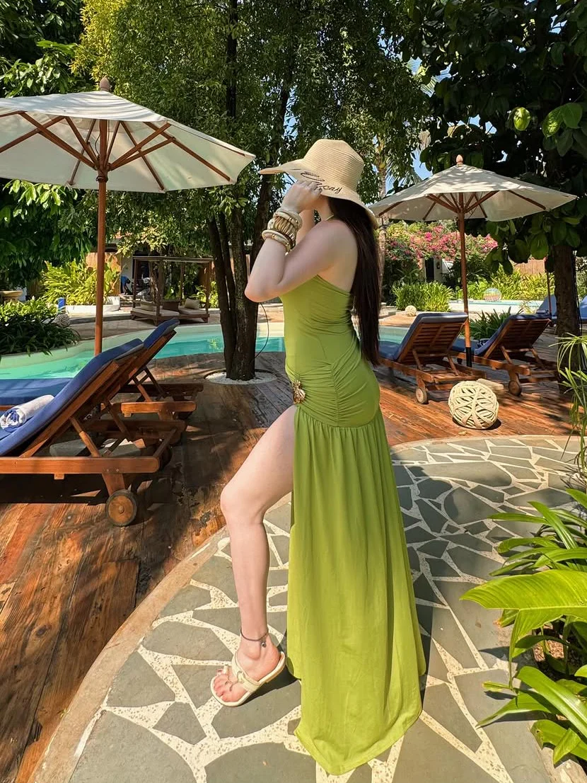 Serafina Luxe Slit Cut Maxi Dress In Green - Image 2