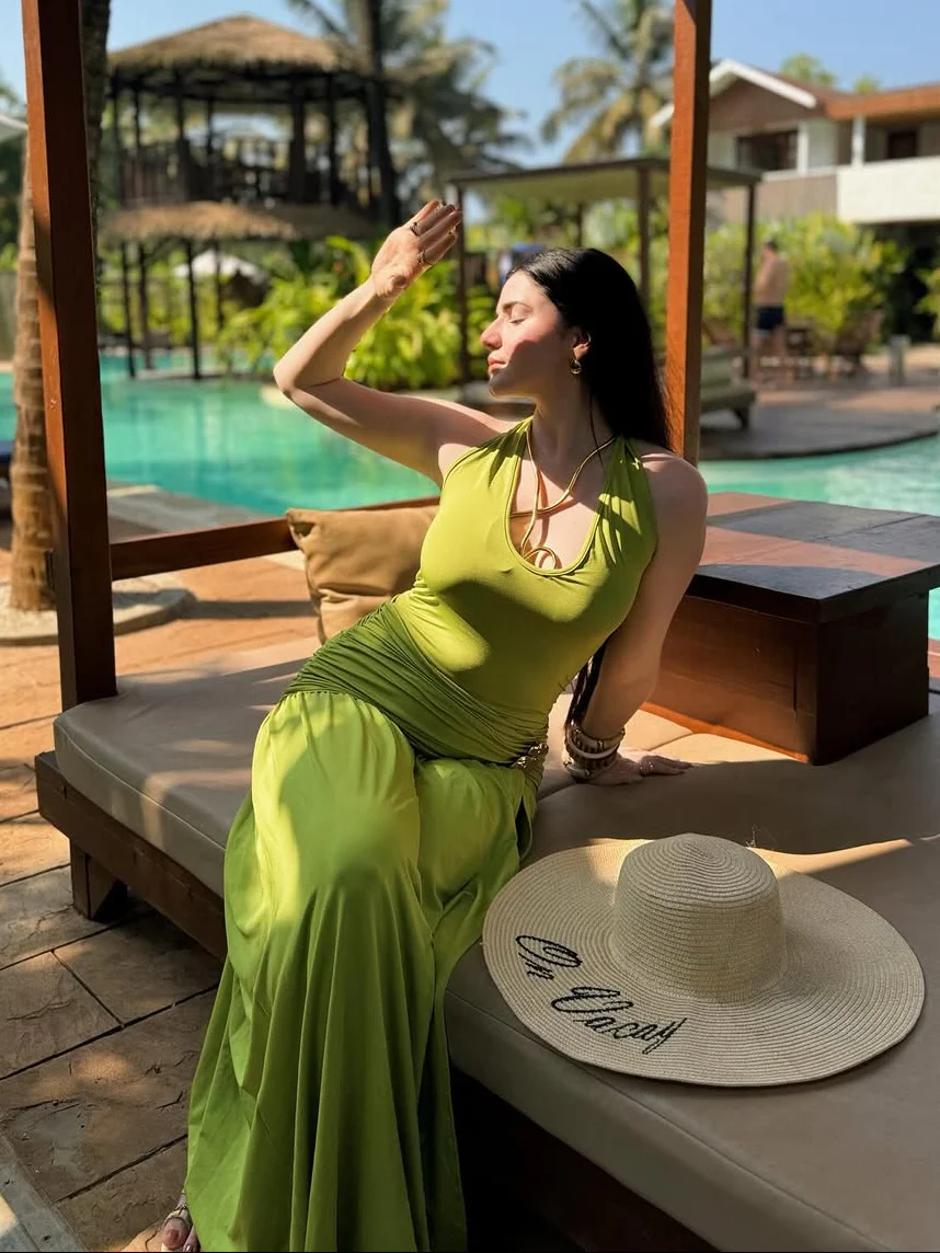 Serafina Luxe Slit Cut Maxi Dress In Green - Image 3