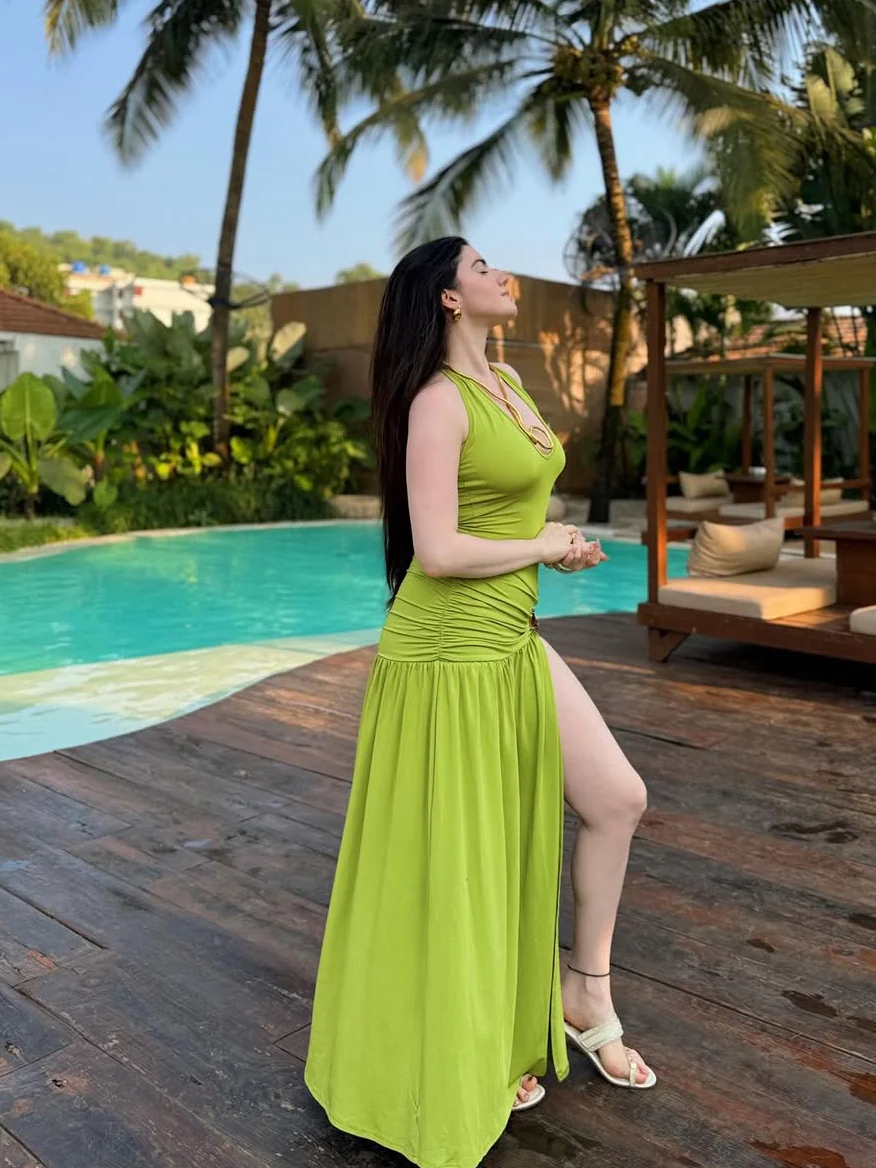 Serafina Luxe Slit Cut Maxi Dress In Green - Image 4