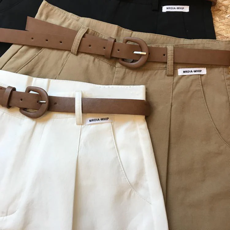 Sutton Statement Shorts With Belt In White - Image 3