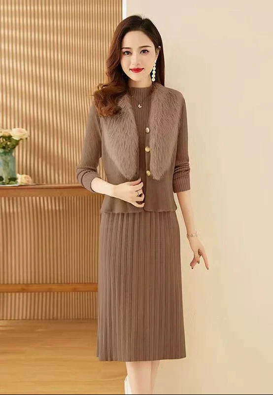 Yaren Woolen Dress With Fur Vest Top